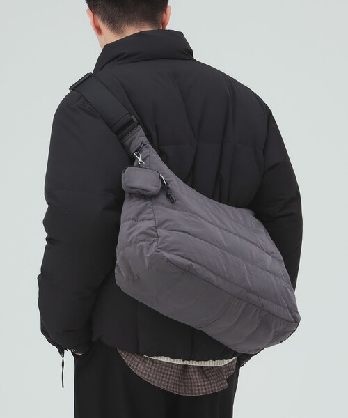 BEAMS HEART(ビームスハート)の「ポケット ショルダーバッグ(トートバッグ・メンズ・ブラック/チャコールグレー・ONE SIZE)」の3枚目の写真