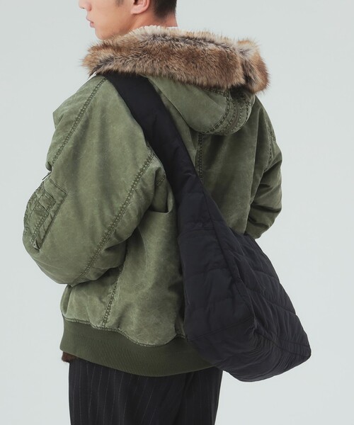 BEAMS HEART(ビームスハート)の「ポケット ショルダーバッグ(トートバッグ・メンズ・ブラック/チャコールグレー・ONE SIZE)」の4枚目の写真