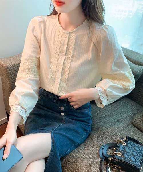 LUCPY(ラクピー)の「レース切替フロントデザインブラウス(シャツ/ブラウス・レディース・ホワイト・SMALL/MEDIUM/LARGE/X-LARGE)」の2枚目の写真