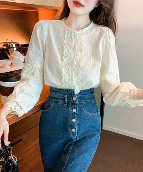 LUCPY(ラクピー)の「レース切替フロントデザインブラウス(シャツ/ブラウス・レディース・ホワイト・SMALL/MEDIUM/LARGE/X-LARGE)」の5枚目の写真