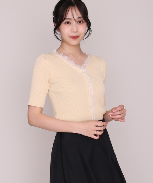 MISCH MASCH(ミッシュマッシュ)の「2026秋冬新作 レーストリムVネック5分袖リブニット(ニット/セーター・レディース・ピンク/ブラック/イエロー・フリ-)」の10枚目の写真
