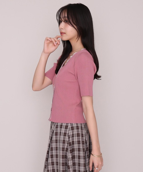 MISCH MASCH(ミッシュマッシュ)の「2026秋冬新作 レーストリムVネック5分袖リブニット(ニット/セーター・レディース・ピンク/ブラック/イエロー・フリ-)」の20枚目の写真