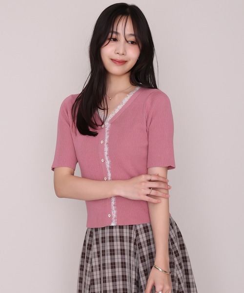 MISCH MASCH(ミッシュマッシュ)の「2026秋冬新作 レーストリムVネック5分袖リブニット(ニット/セーター・レディース・ピンク/ブラック/イエロー・フリ-)」の18枚目の写真
