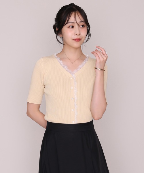 MISCH MASCH(ミッシュマッシュ)の「2026秋冬新作 レーストリムVネック5分袖リブニット(ニット/セーター・レディース・ピンク/ブラック/イエロー・フリ-)」の11枚目の写真