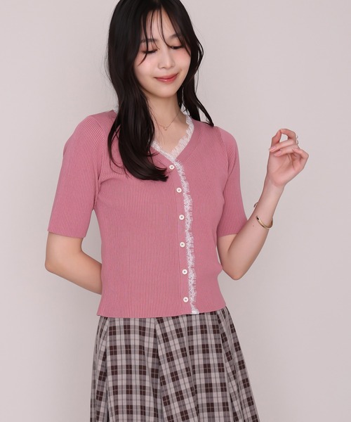 MISCH MASCH(ミッシュマッシュ)の「2026秋冬新作 レーストリムVネック5分袖リブニット(ニット/セーター・レディース・ピンク/ブラック/イエロー・フリ-)」の19枚目の写真