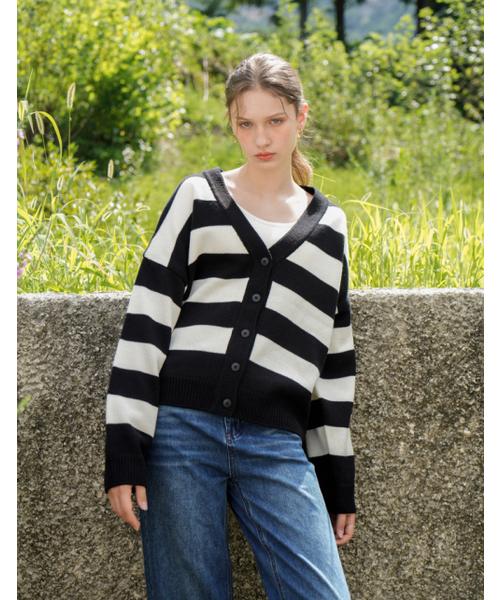 VLETI（ブレッティ）の「Wool Stripe V-neck Knit Cardigan (Black)（カーディガン/ボレロ・レディース・ブラック・FREE）」の2枚目の写真