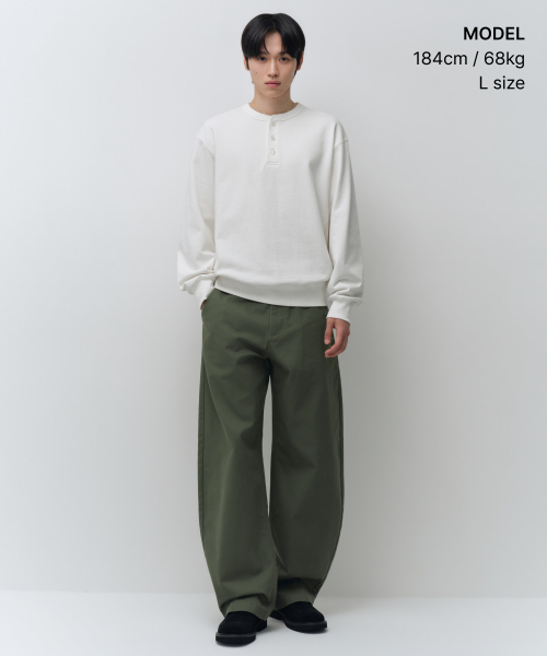 MUSINSA STANDARD（ムシンサスタンダード）の「ヘンリーネックスウェットシャツ [アイボリー]（スウェット・メンズ・その他・SMALL/MEDIUM/2XL/LARGE/X-LARGE/3XL）」の2枚目の写真