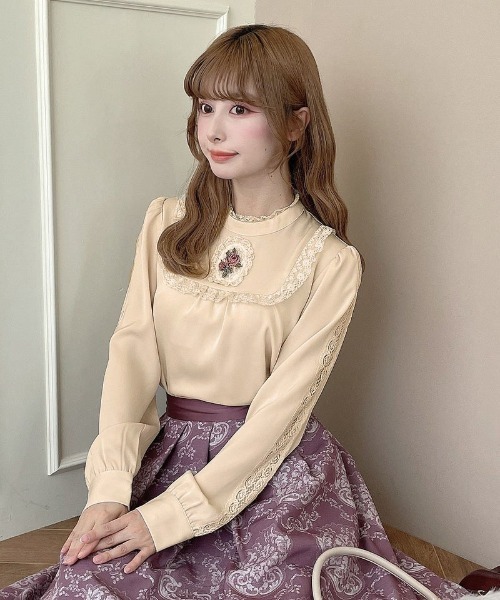 an another angelus(アンアナザーアンジェラス)の「ローズ刺繍レースカメオブラウス/fint フィント(シャツ/ブラウス・レディース・ライトベージュ/アイボリー・FREE)」の11枚目の写真