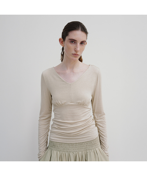MOHAN(モハン)の「TIF WOOL SHIRRING TOP_3COLORS(Tシャツ/カットソー・レディース・チャコールグレー/ベージュ/ブラウン・SMALL/MEDIUM/LARGE)」の3枚目の写真
