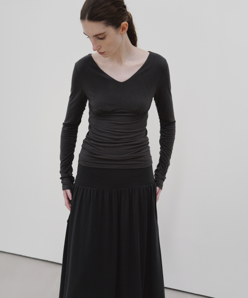MOHAN(モハン)の「TIF WOOL SHIRRING TOP_3COLORS(Tシャツ/カットソー・レディース・チャコールグレー/ベージュ/ブラウン・SMALL/MEDIUM/LARGE)」の8枚目の写真