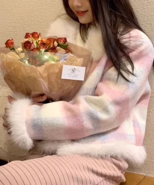 AMAJI(アマジ)の「ショート丈 ウール フェイクファージャケット(その他アウター・レディース・ライトピンク・SMALL/MEDIUM/LARGE/X-LARGE)」の3枚目の写真