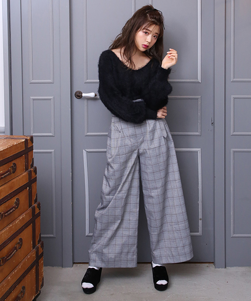 one after another NICE CLAUP(ワンアフターアナザーナイスクラップ)の「Vあきフェザーニットプルオーバー(ニット/セーター・レディース・ブラック/サックスブルー/アイボリー/ピンクベージュ/プラム・FREE)」の14枚目の写真