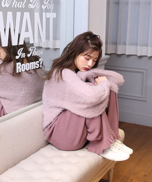 one after another NICE CLAUP(ワンアフターアナザーナイスクラップ)の「Vあきフェザーニットプルオーバー(ニット/セーター・レディース・ブラック/サックスブルー/アイボリー/ピンクベージュ/プラム・FREE)」の17枚目の写真