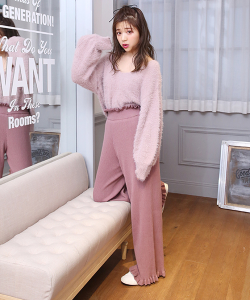 one after another NICE CLAUP(ワンアフターアナザーナイスクラップ)の「Vあきフェザーニットプルオーバー(ニット/セーター・レディース・ブラック/サックスブルー/アイボリー/ピンクベージュ/プラム・FREE)」の8枚目の写真