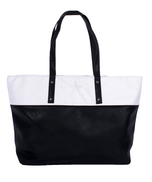 ８(eight)（エイト）の「シンプルな トートバッグ PUレザー（トートバッグ・メンズ・ホワイト/ブラック/ブラック×ホワイト・FREE）」の3枚目の写真