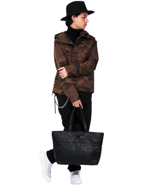 ８(eight)（エイト）の「シンプルな トートバッグ PUレザー（トートバッグ・メンズ・ホワイト/ブラック/ブラック×ホワイト・FREE）」の10枚目の写真