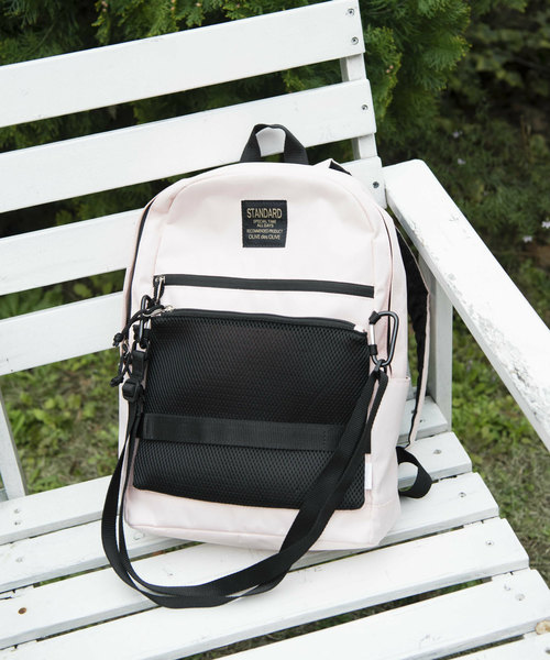 OLIVE des OLIVE（オリーブデオリーブ）の「[WEB限定カラー!] サコッシュ付リュック（バックパック/リュック・レディース・ブラック/ネイビー/オフホワイト/ピンク・FREE）」の4枚目の写真