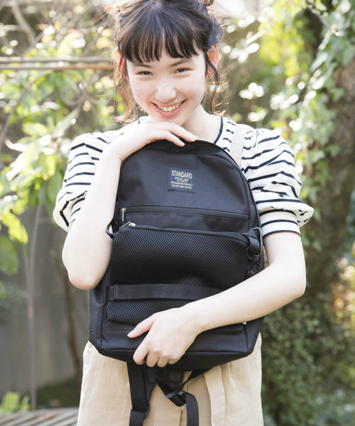 OLIVE des OLIVE（オリーブデオリーブ）の「[WEB限定カラー!] サコッシュ付リュック（バックパック/リュック・レディース・ブラック/ネイビー/オフホワイト/ピンク・FREE）」の3枚目の写真