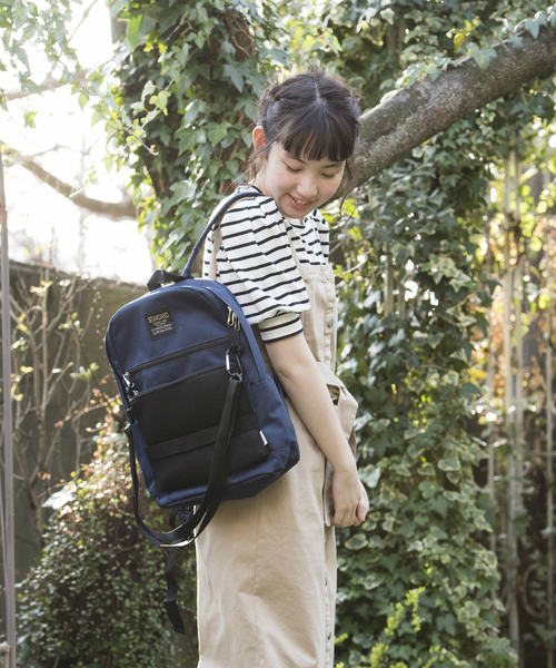 OLIVE des OLIVE（オリーブデオリーブ）の「[WEB限定カラー!] サコッシュ付リュック（バックパック/リュック・レディース・ブラック/ネイビー/オフホワイト/ピンク・FREE）」の16枚目の写真