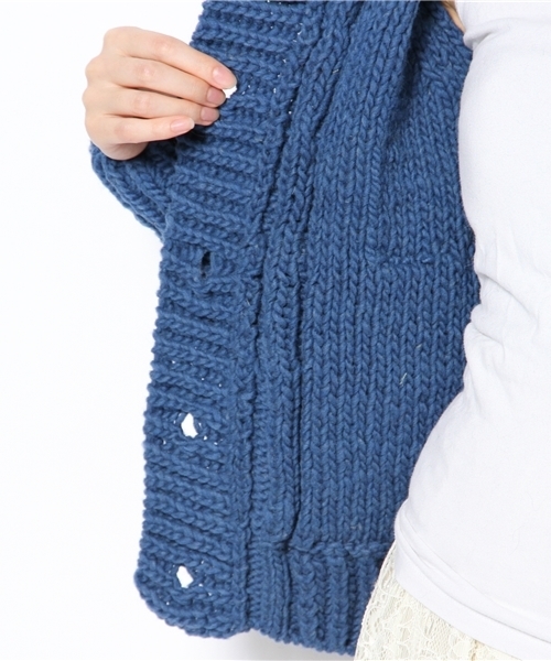 Another Edition（アナザーエディション）の「AE ROVING CABLE CGN（カーディガン/ボレロ・レディース・オフホワイト/ロイヤルブルー/モカ・フリー）」の11枚目の写真