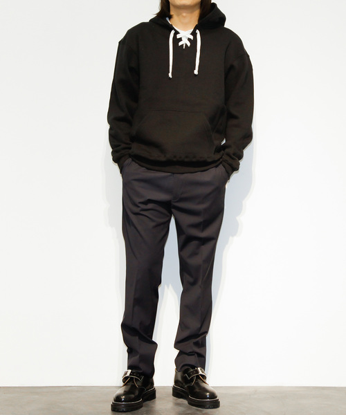 soe（ソーイ）の「soe / LACE UP HOODIE "BOOK CLUB"（パーカー・メンズ・ブラック/グレー/レッド・1/0）」の2枚目の写真