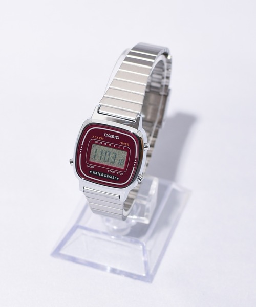 CASIO（カシオ）の「《CASIO（カシオ）》デジタルミニ　腕時計（デジタル腕時計・レディース・シルバー系その他/シルバー/シルバー系その他2/ボルドー・FREE）」の2枚目の写真