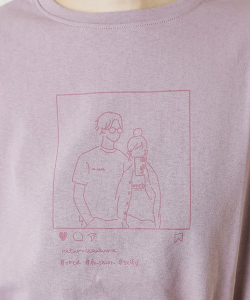 natural couture(ナチュラルクチュール)の「セルフィーカップルイラストT(Tシャツ/カットソー・レディース・ベージュ/オフホワイト/ピンク/スミクロ・FREE)」の19枚目の写真