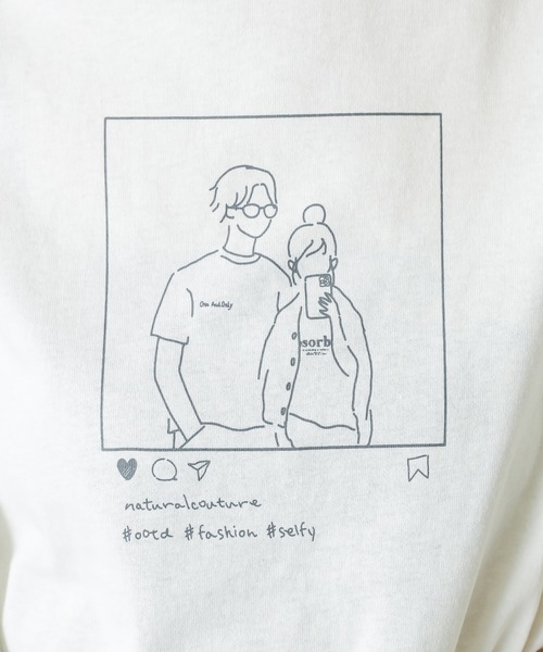 natural couture(ナチュラルクチュール)の「セルフィーカップルイラストT(Tシャツ/カットソー・レディース・ベージュ/オフホワイト/ピンク/スミクロ・FREE)」の8枚目の写真