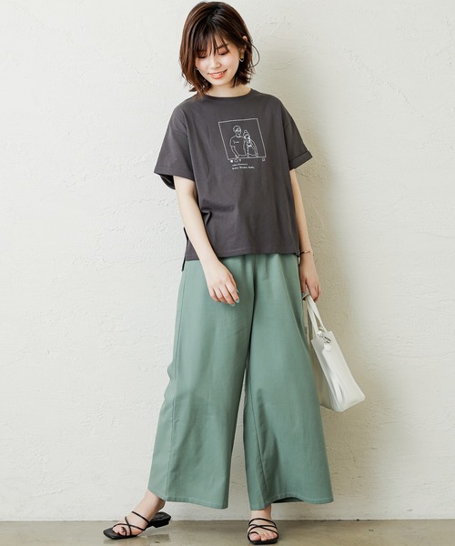 natural couture(ナチュラルクチュール)の「セルフィーカップルイラストT(Tシャツ/カットソー・レディース・ベージュ/オフホワイト/ピンク/スミクロ・FREE)」の9枚目の写真