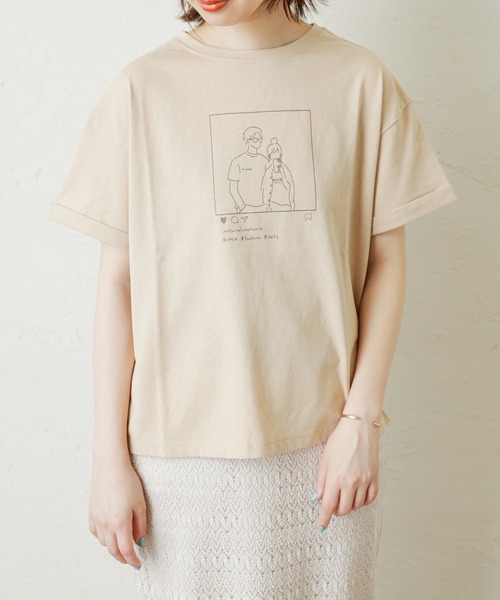 natural couture(ナチュラルクチュール)の「セルフィーカップルイラストT(Tシャツ/カットソー・レディース・ベージュ/オフホワイト/ピンク/スミクロ・FREE)」の20枚目の写真