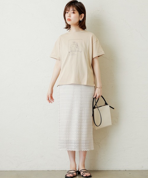 natural couture(ナチュラルクチュール)の「セルフィーカップルイラストT(Tシャツ/カットソー・レディース・ベージュ/オフホワイト/ピンク/スミクロ・FREE)」の13枚目の写真