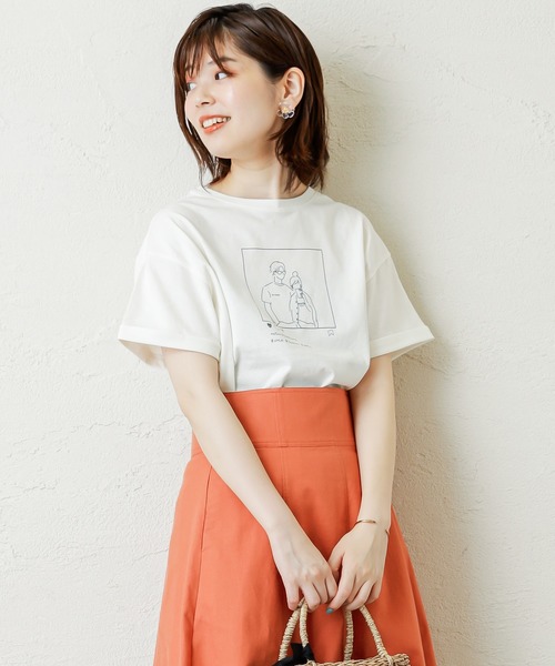 natural couture(ナチュラルクチュール)の「セルフィーカップルイラストT(Tシャツ/カットソー・レディース・ベージュ/オフホワイト/ピンク/スミクロ・FREE)」の7枚目の写真