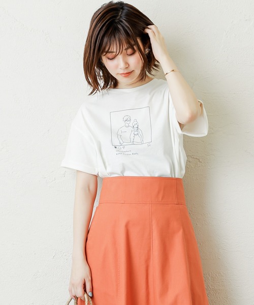 natural couture(ナチュラルクチュール)の「セルフィーカップルイラストT(Tシャツ/カットソー・レディース・ベージュ/オフホワイト/ピンク/スミクロ・FREE)」の6枚目の写真