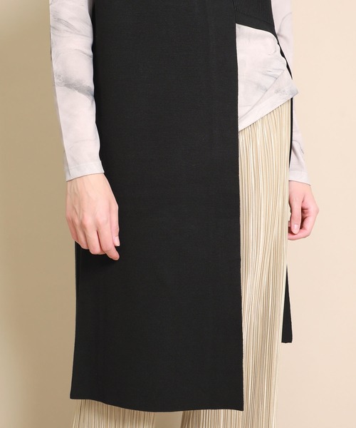 UN3D.（アンスリード）の「【UN3D.(アンスリード)】アシメロングニットベスト　522052600201（ニット/セーター・レディース・ベージュ/ブラック・FREE）」の9枚目の写真