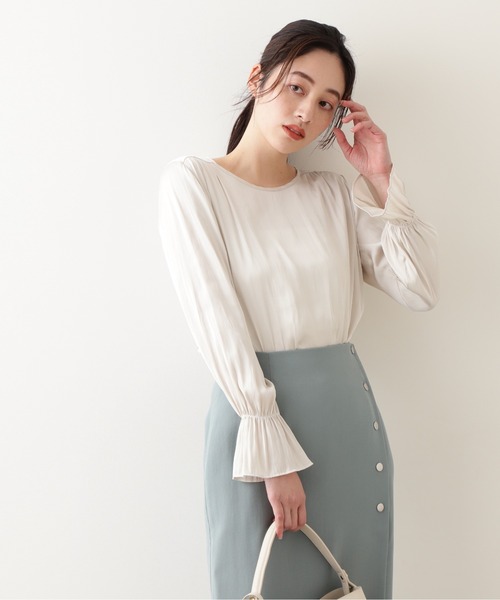 NATURAL BEAUTY BASIC(ナチュラルビューティーベーシック)の「キャンディースリーブサテンブラウス(シャツ/ブラウス・レディース・オフホワイト/ダークブラウン/ピンク・SMALL/MEDIUM)」の6枚目の写真