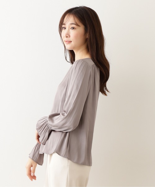 NATURAL BEAUTY BASIC(ナチュラルビューティーベーシック)の「キャンディースリーブサテンブラウス(シャツ/ブラウス・レディース・オフホワイト/ダークブラウン/ピンク・SMALL/MEDIUM)」の12枚目の写真