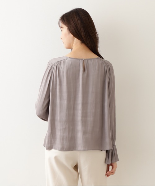 NATURAL BEAUTY BASIC(ナチュラルビューティーベーシック)の「キャンディースリーブサテンブラウス(シャツ/ブラウス・レディース・オフホワイト/ダークブラウン/ピンク・SMALL/MEDIUM)」の13枚目の写真