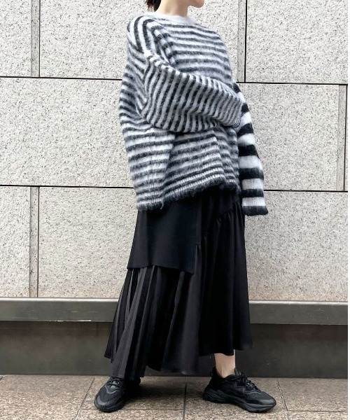 adidas Originals（アディダスオリジナルス）の「【adidas originals】OZWEEGO（スニーカー・レディース・ブラック・22.5cm/23cm/23.5cm/24cm/24.5cm）」の5枚目の写真