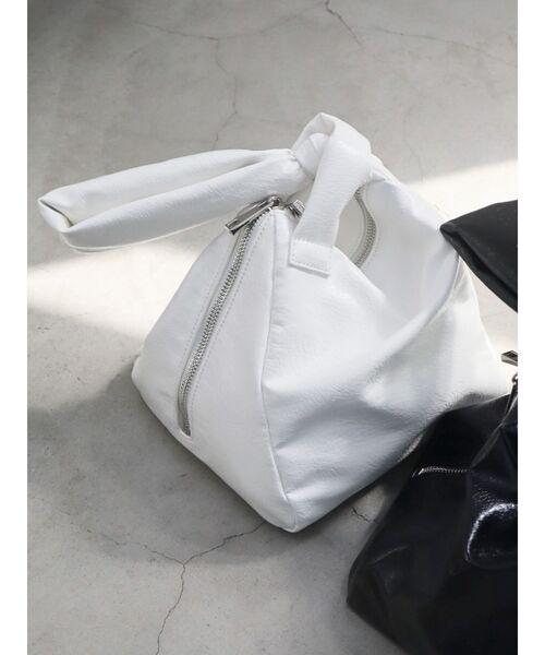 EMODA(エモダ)の「トライアングルハンドバッグ(ハンドバッグ・レディース・ホワイト/ブラック・FREE)」の2枚目の写真