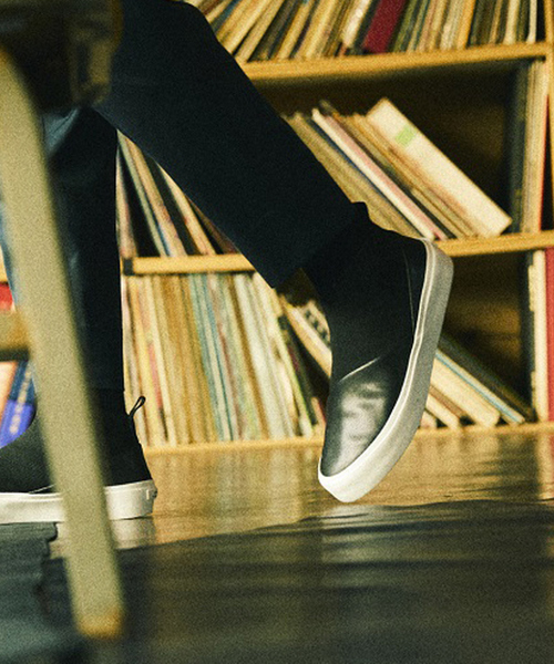 alfredoBANNISTER（アルフレッドバニスター）の「ミドルカット 切り替え スニーカー（スニーカー・メンズ・ブラック/ネイビー/シルバー・40/41/42/43）」の2枚目の写真