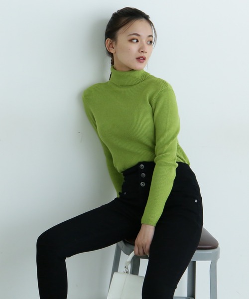 FREE'S MART（フリーズマート）の「◆ベーシックリブタートルニット（ニット/セーター・レディース・パープル/ブラウン/グリーン/ホワイト/ブラック・FREE）」の5枚目の写真