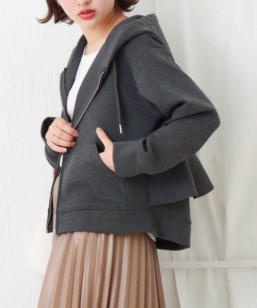 libelle more（リベル モア）の「ダンボールポンチ バックペプラムパーカー（パーカー・レディース・チャコールグレー/ネイビー/ブラック/グレイッシュベージュ/カーキ・M/L）」の16枚目の写真