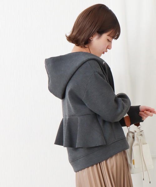 libelle more（リベル モア）の「ダンボールポンチ バックペプラムパーカー（パーカー・レディース・チャコールグレー/ネイビー/ブラック/グレイッシュベージュ/カーキ・M/L）」の15枚目の写真