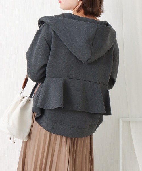 libelle more（リベル モア）の「ダンボールポンチ バックペプラムパーカー（パーカー・レディース・チャコールグレー/ネイビー/ブラック/グレイッシュベージュ/カーキ・M/L）」の17枚目の写真