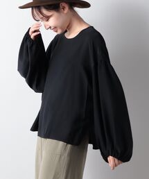 【WEB限定】フェミニッシュサテン袖ボリュームブラウス