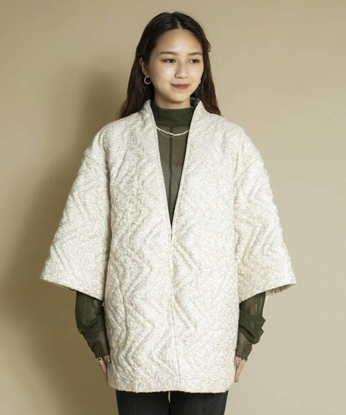 KBF（ケイビーエフ）の「スラブツイードキルティングジャケット（ノーカラージャケット・レディース・ライトベージュ/ブラック・ONE）」の11枚目の写真