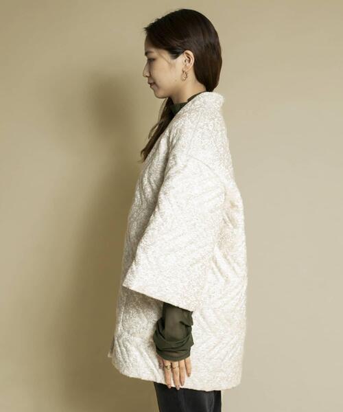 KBF（ケイビーエフ）の「スラブツイードキルティングジャケット（ノーカラージャケット・レディース・ライトベージュ/ブラック・ONE）」の12枚目の写真