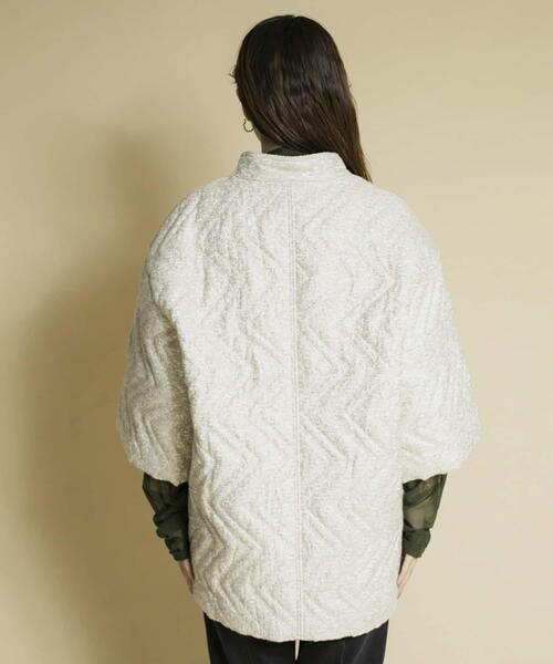 KBF（ケイビーエフ）の「スラブツイードキルティングジャケット（ノーカラージャケット・レディース・ライトベージュ/ブラック・ONE）」の13枚目の写真