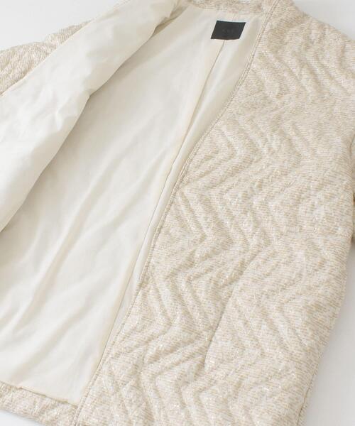 KBF（ケイビーエフ）の「スラブツイードキルティングジャケット（ノーカラージャケット・レディース・ライトベージュ/ブラック・ONE）」の16枚目の写真