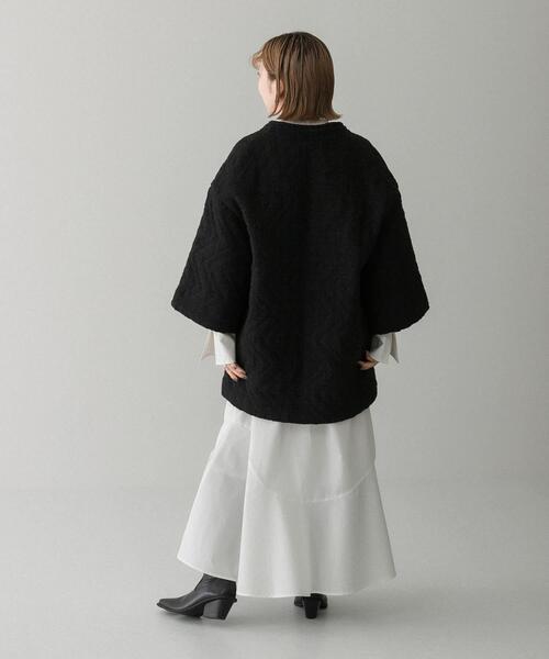 KBF（ケイビーエフ）の「スラブツイードキルティングジャケット（ノーカラージャケット・レディース・ライトベージュ/ブラック・ONE）」の21枚目の写真